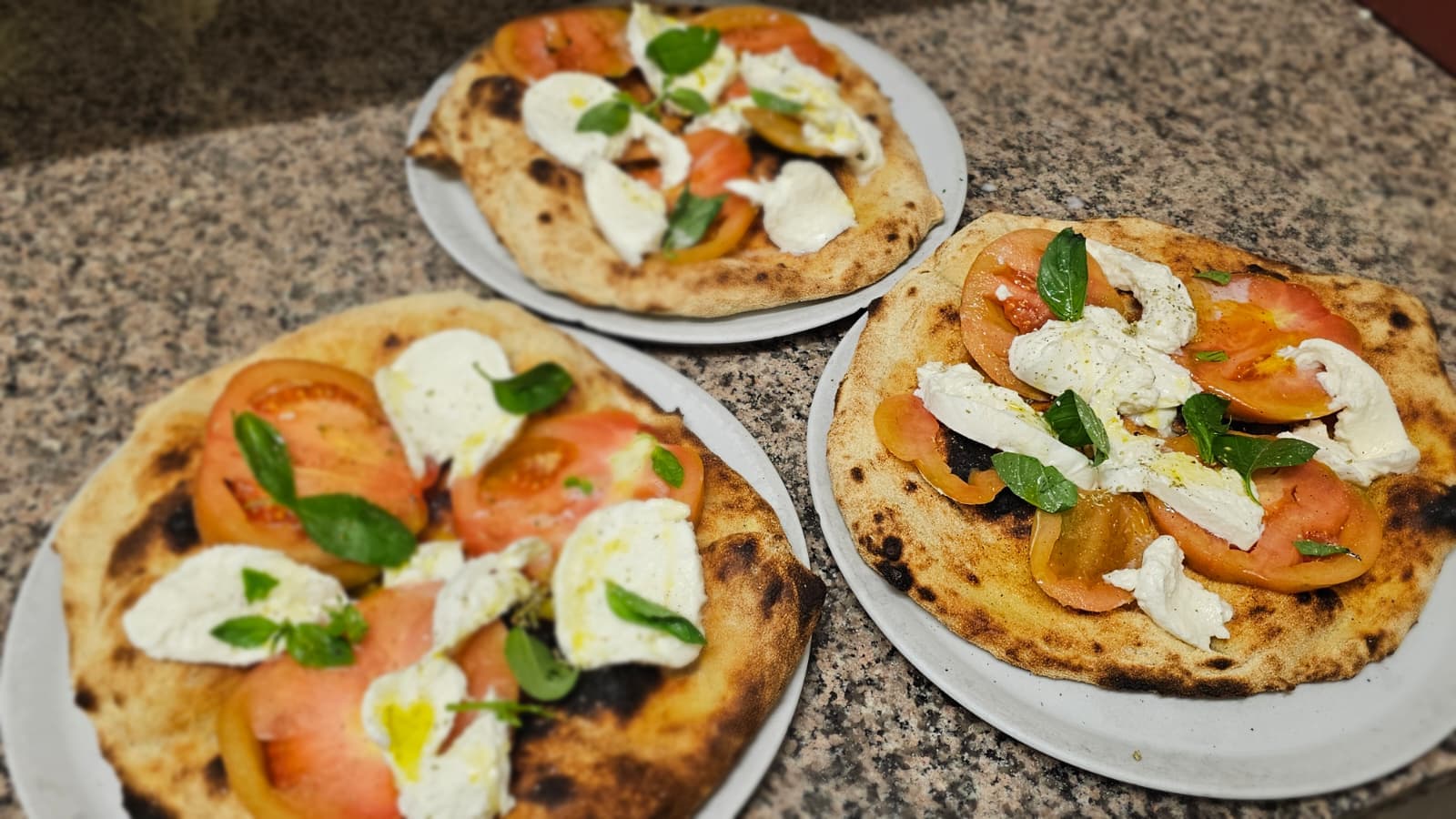 Pizza in forno a legna